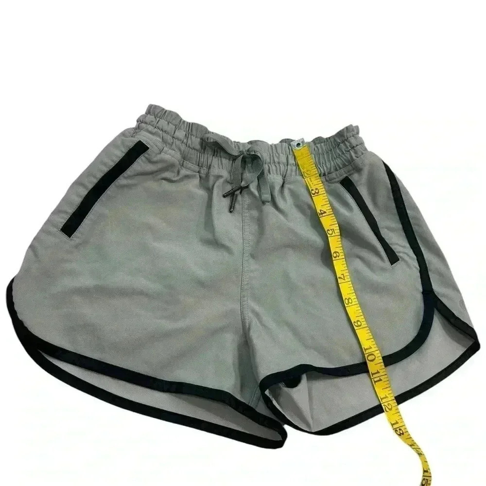 Lululemon Varsity Short Black Tie waist Pockets Gym Lift Crosstrain Size 4 - Picture 3 of 7